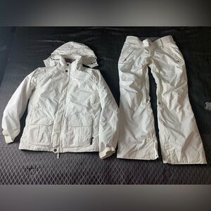 Betty Rides Ski Snowboard Set Jacket Pants White